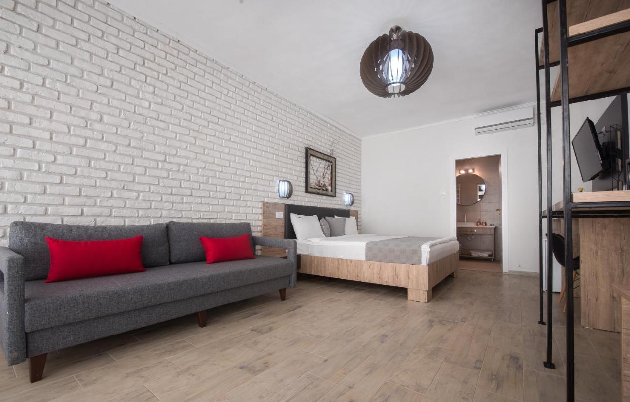Boutique 23 Hotel Douăzeci şi Trei August Eksteriør billede