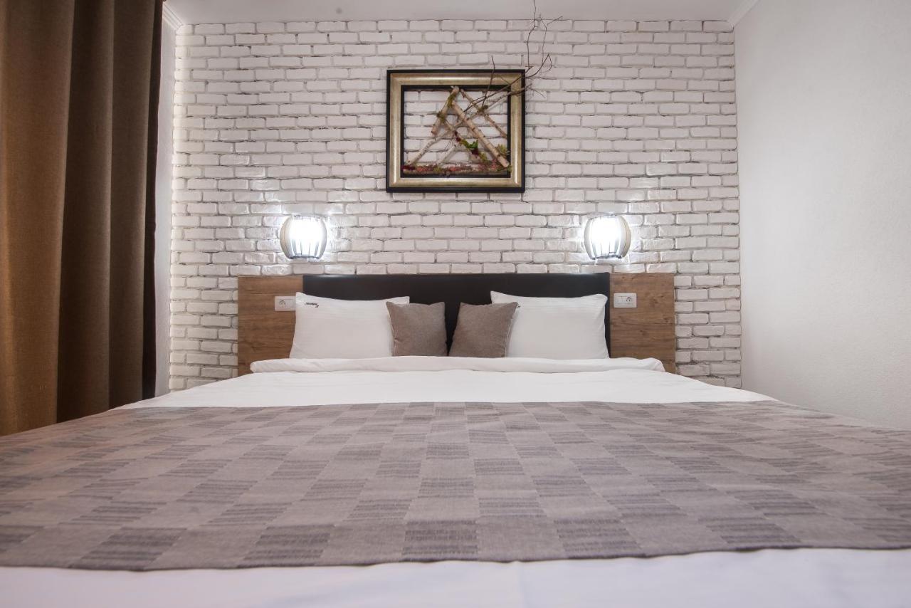 Boutique 23 Hotel Douăzeci şi Trei August Eksteriør billede