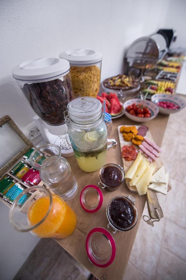 Boutique 23 Hotel Douăzeci şi Trei August Eksteriør billede