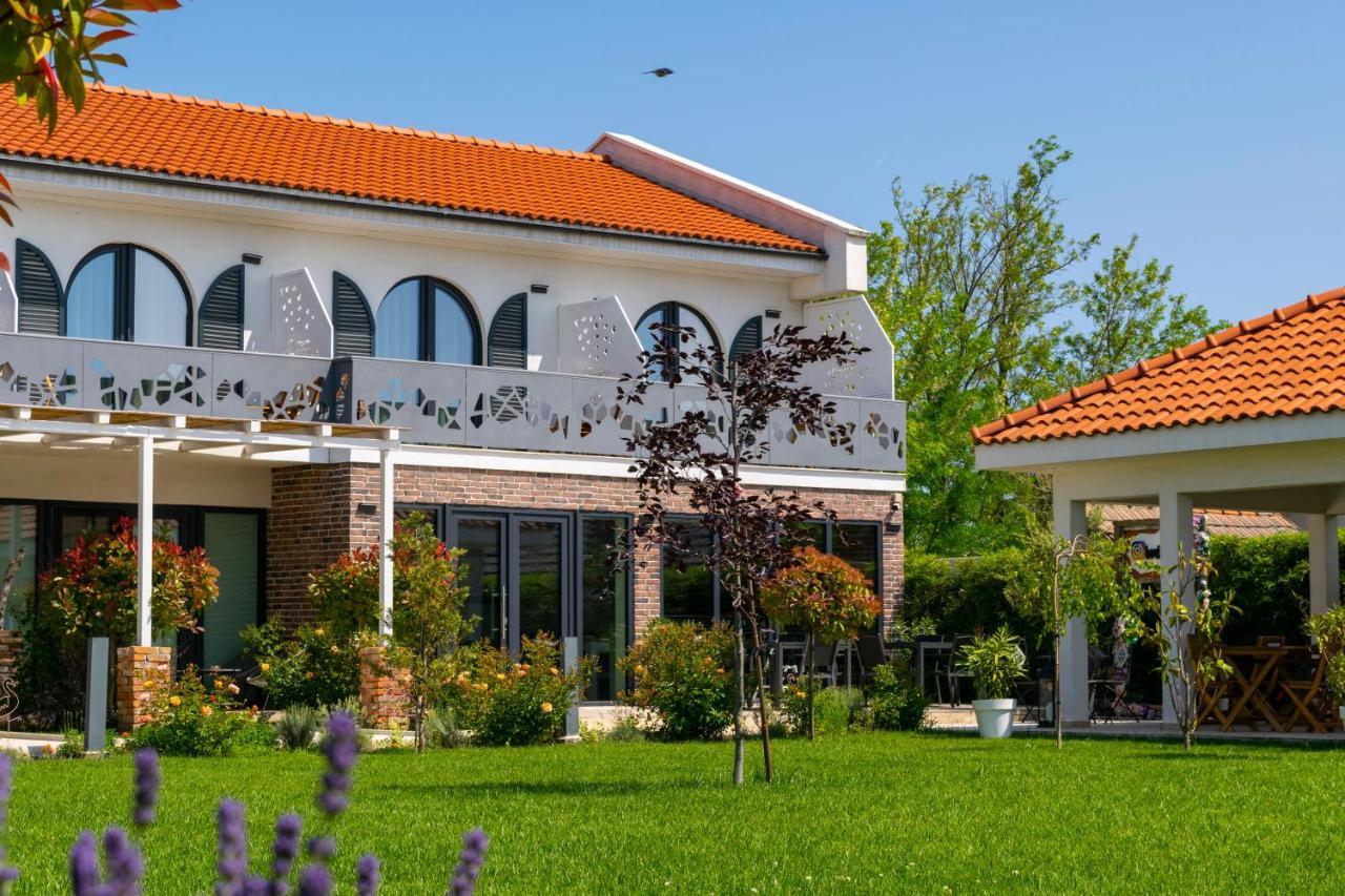 Boutique 23 Hotel Douăzeci şi Trei August Eksteriør billede