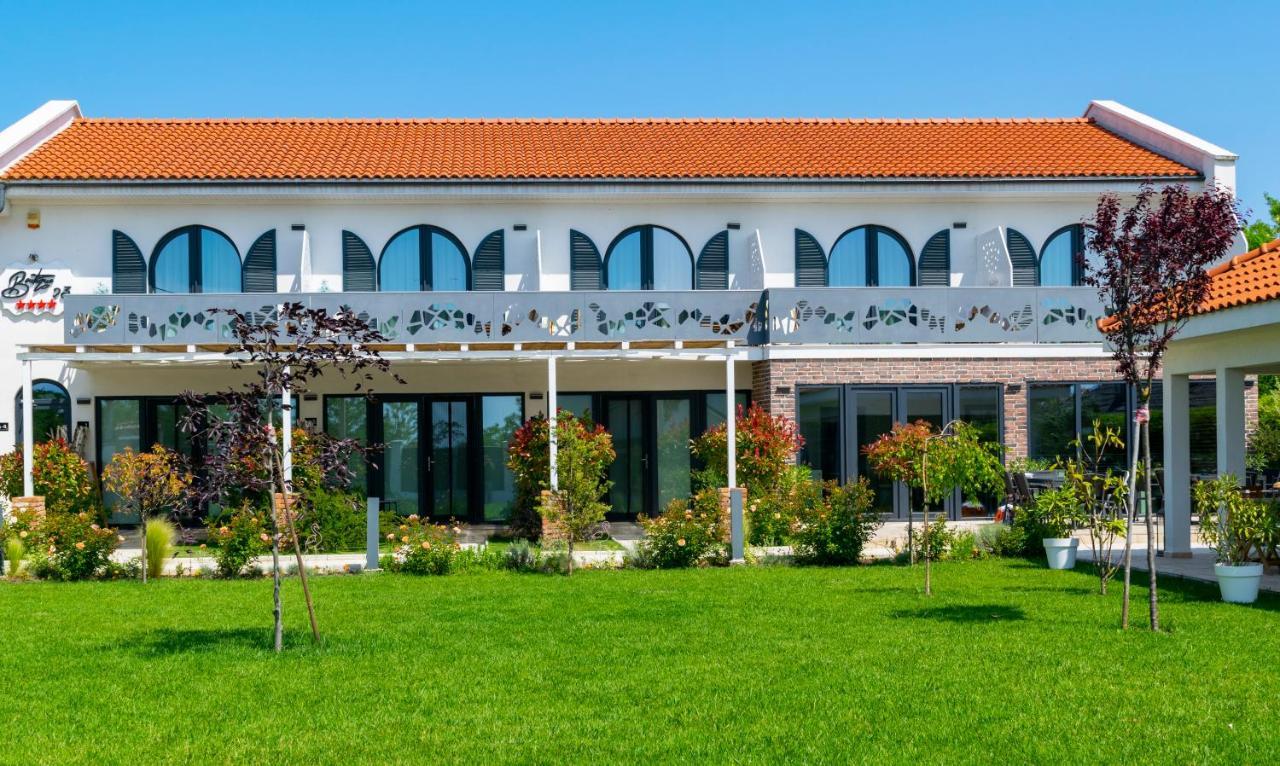 Boutique 23 Hotel Douăzeci şi Trei August Eksteriør billede