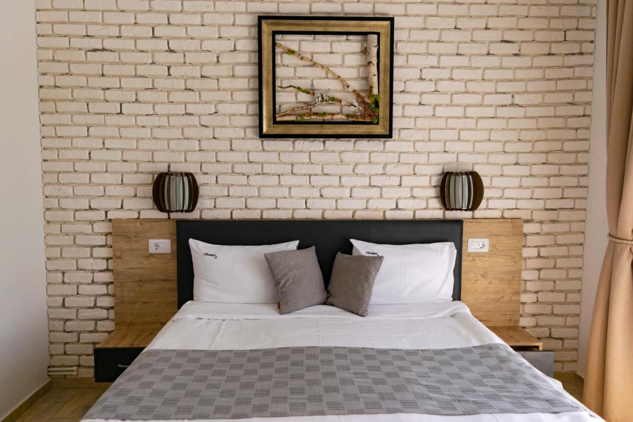 Boutique 23 Hotel Douăzeci şi Trei August Eksteriør billede