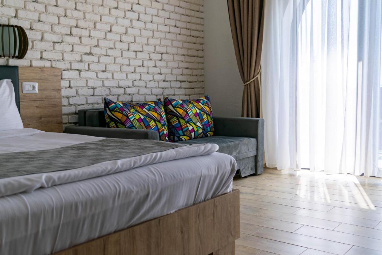 Boutique 23 Hotel Douăzeci şi Trei August Eksteriør billede