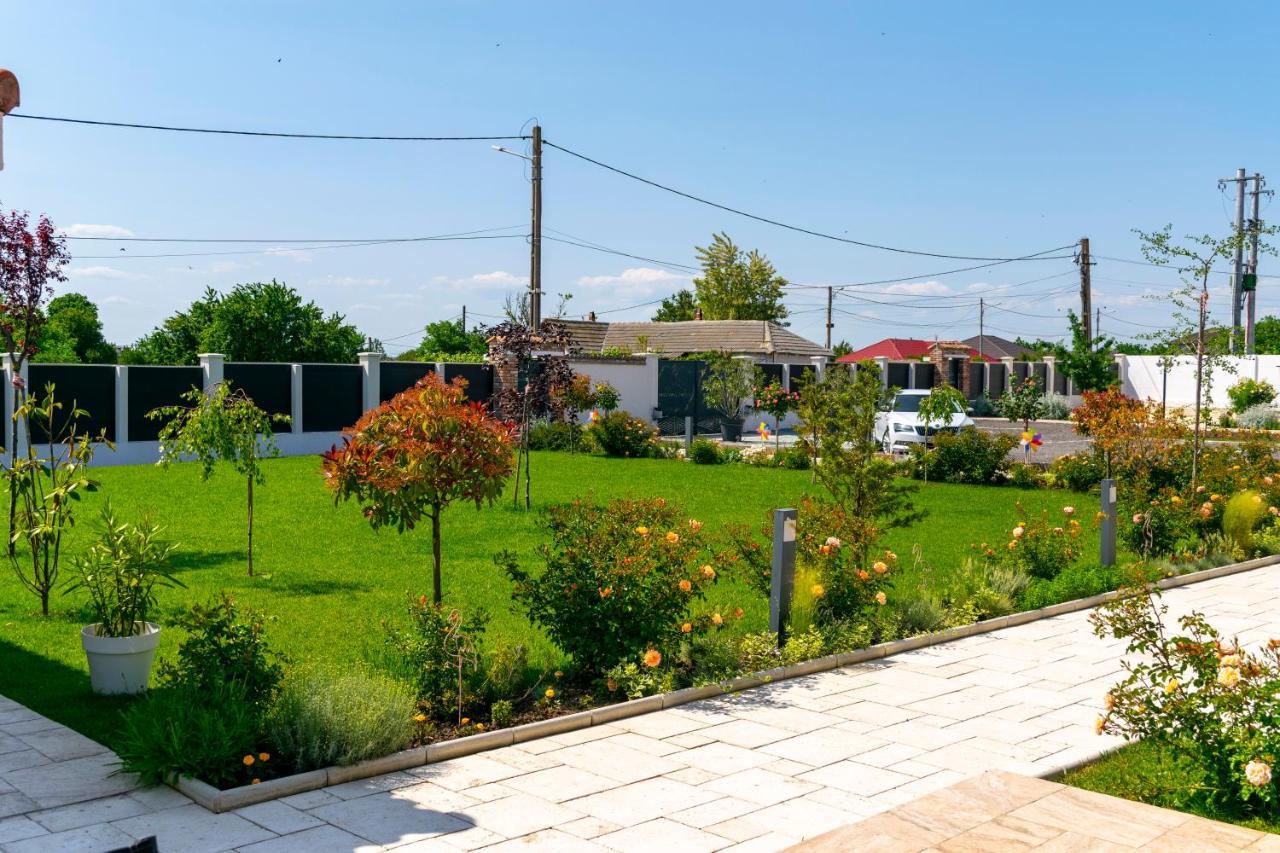 Boutique 23 Hotel Douăzeci şi Trei August Eksteriør billede