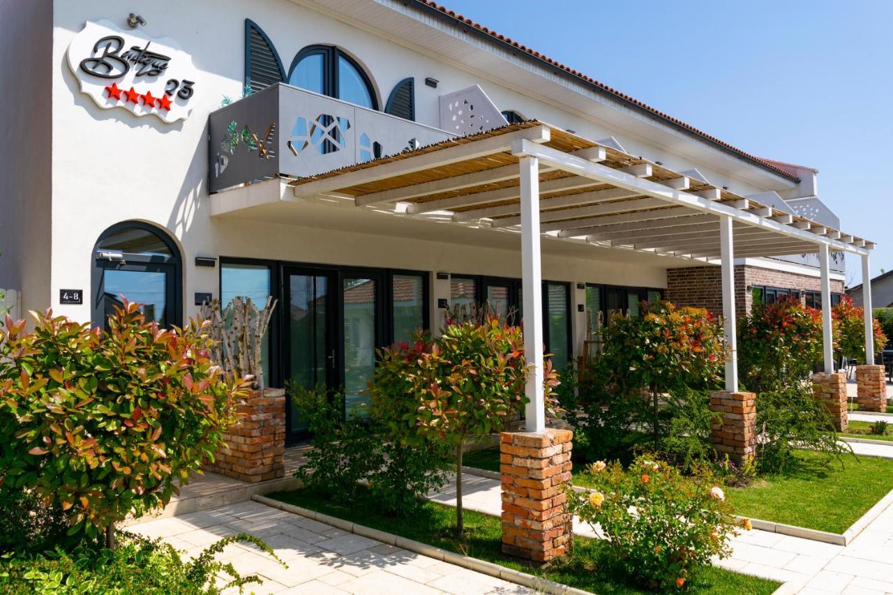 Boutique 23 Hotel Douăzeci şi Trei August Eksteriør billede