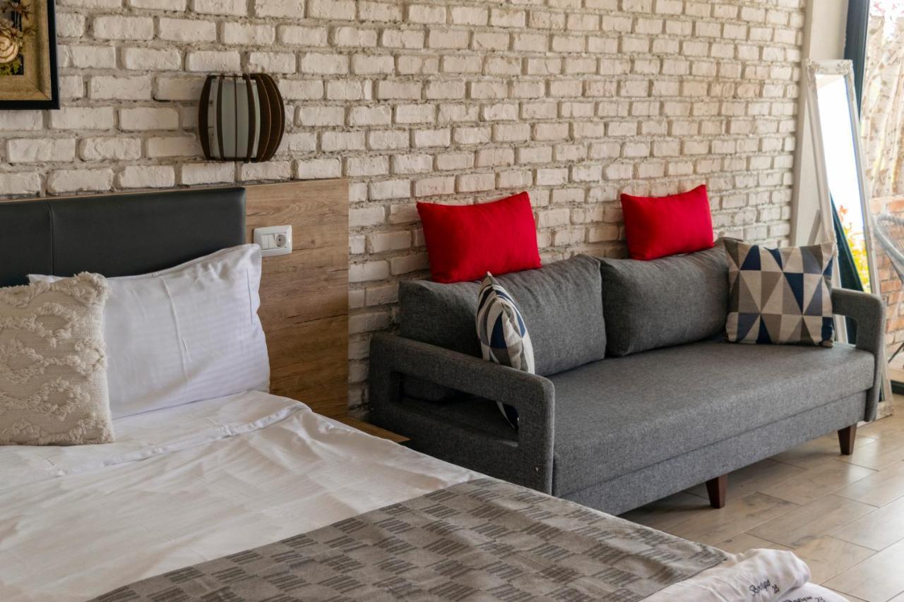 Boutique 23 Hotel Douăzeci şi Trei August Eksteriør billede