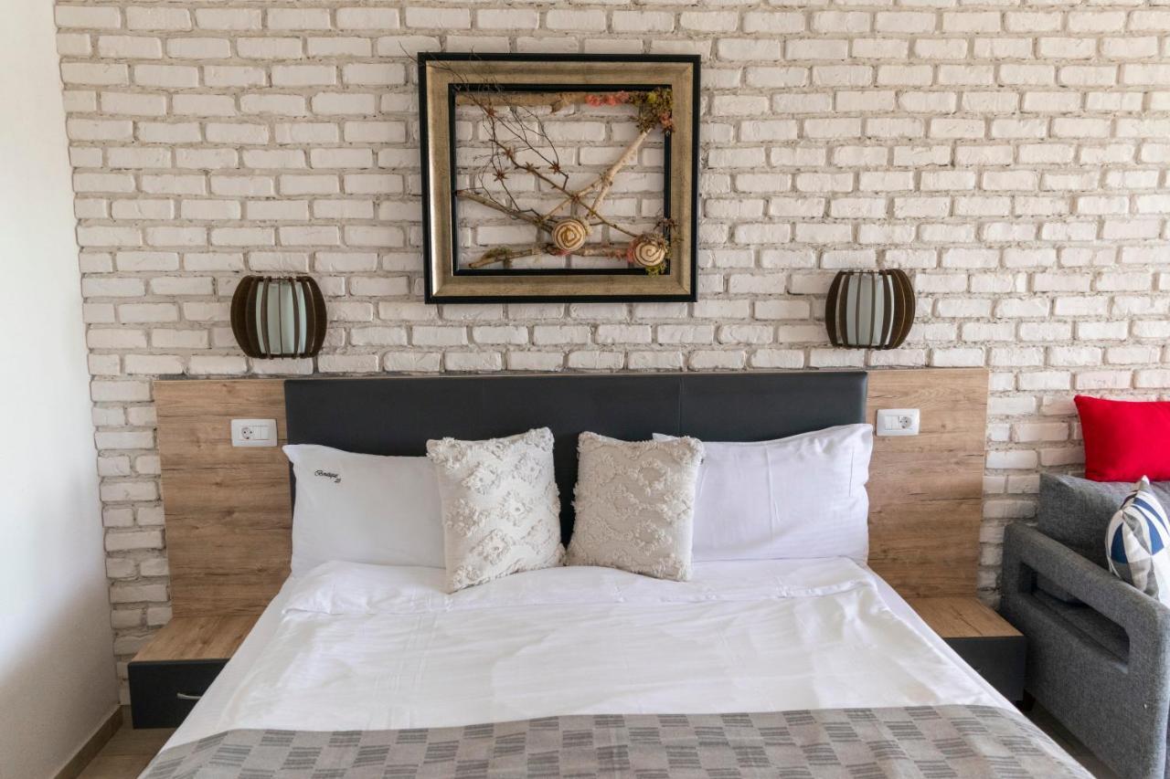 Boutique 23 Hotel Douăzeci şi Trei August Eksteriør billede