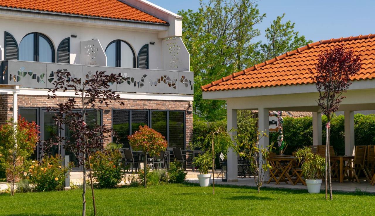 Boutique 23 Hotel Douăzeci şi Trei August Eksteriør billede